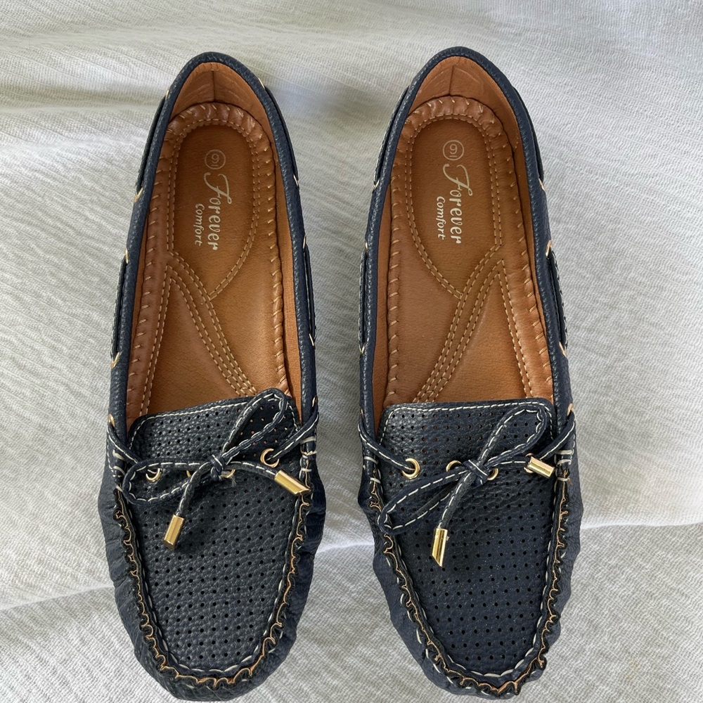 Forever Comfort Navy Blue Loafer/Moccasin/Flats with Flexible Soles Size 9